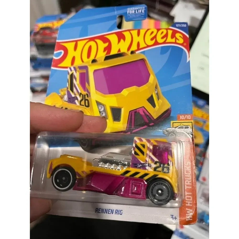 LOT OF 10 DIFFENT COLLECTIBLE HOT WHEELS (CAR AND TRUCKS FROM MATTEL 2021 )17-5